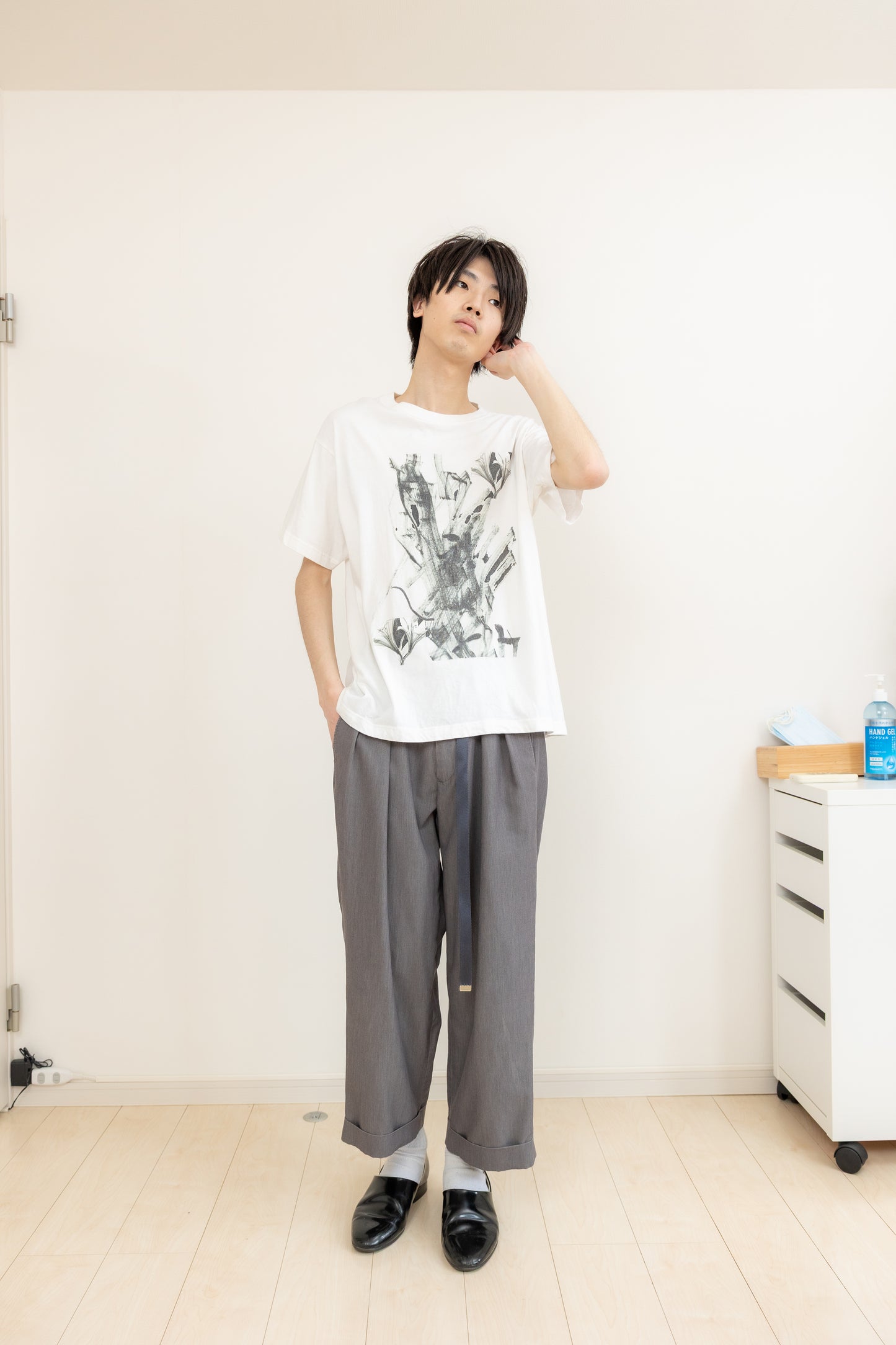 着るだけで映える！夏の白黒アートTシャツ