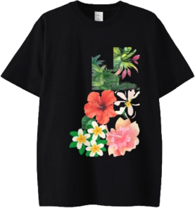 黒地フラワーTシャツ｜派手すぎないハイビスカスデザインで夏映え！