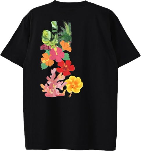 黒地フラワーTシャツ｜派手すぎないハイビスカスデザインで夏映え！