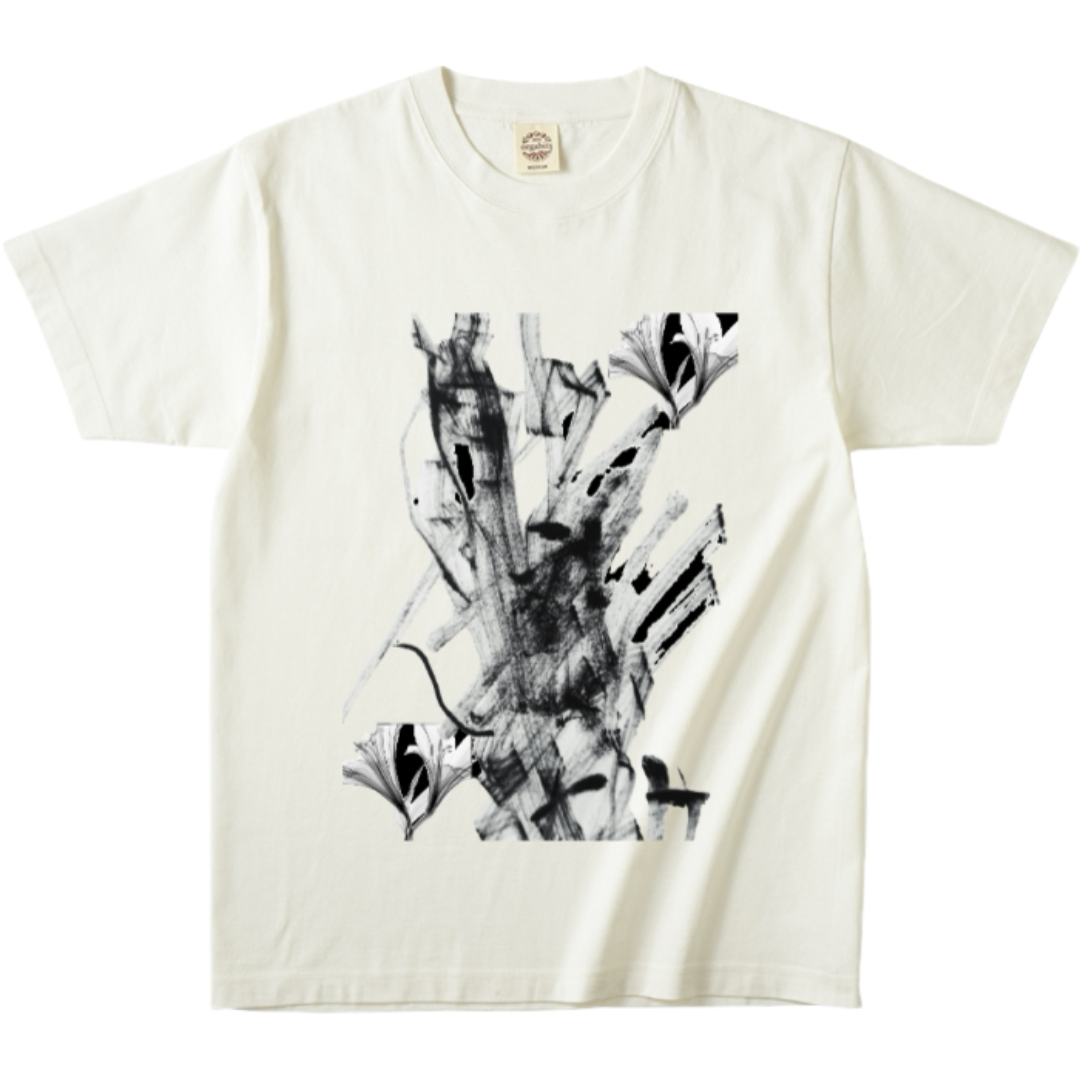 着るだけで映える！夏の白黒アートTシャツ